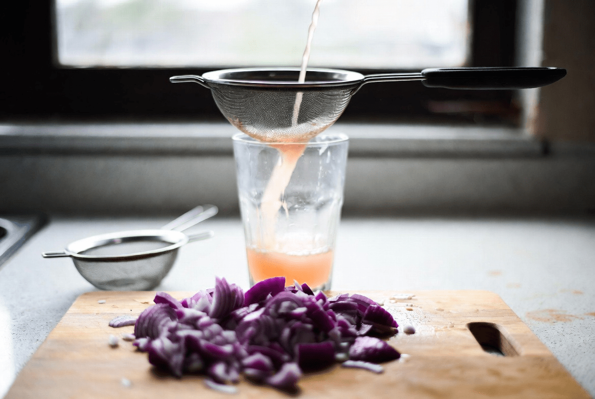 Red Onion and Blood Sugar: Exploring a Simple Kitchen Staple for Everyday Wellness