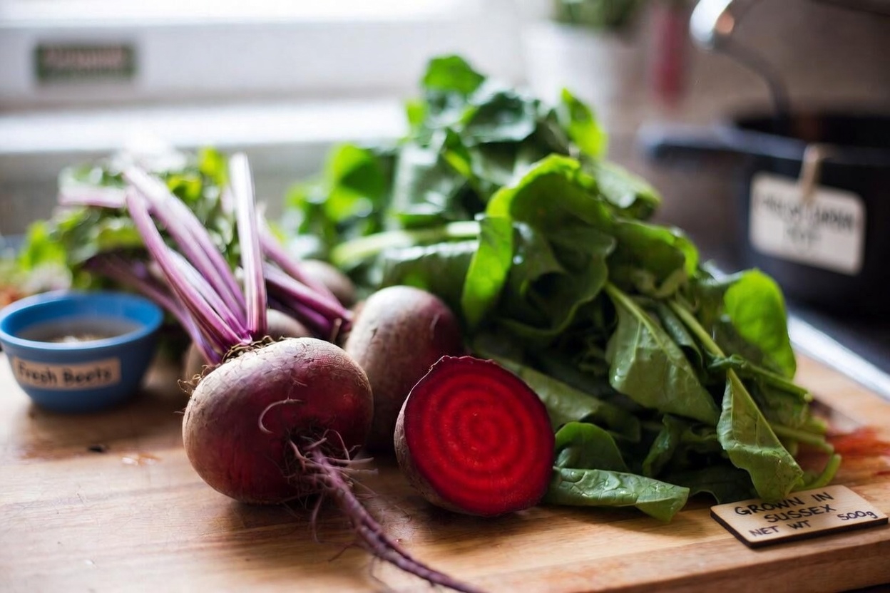 5 Everyday Foods That May Support Better Blood Flow to Your Legs – A Vascular Doctor Highlights What Many People Miss