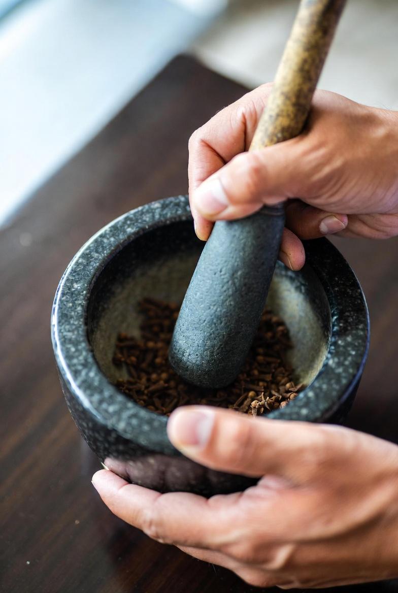 Natural Skincare Ideas: How to Use Cloves and Coconut Oil to Support Healthy Skin Appearance