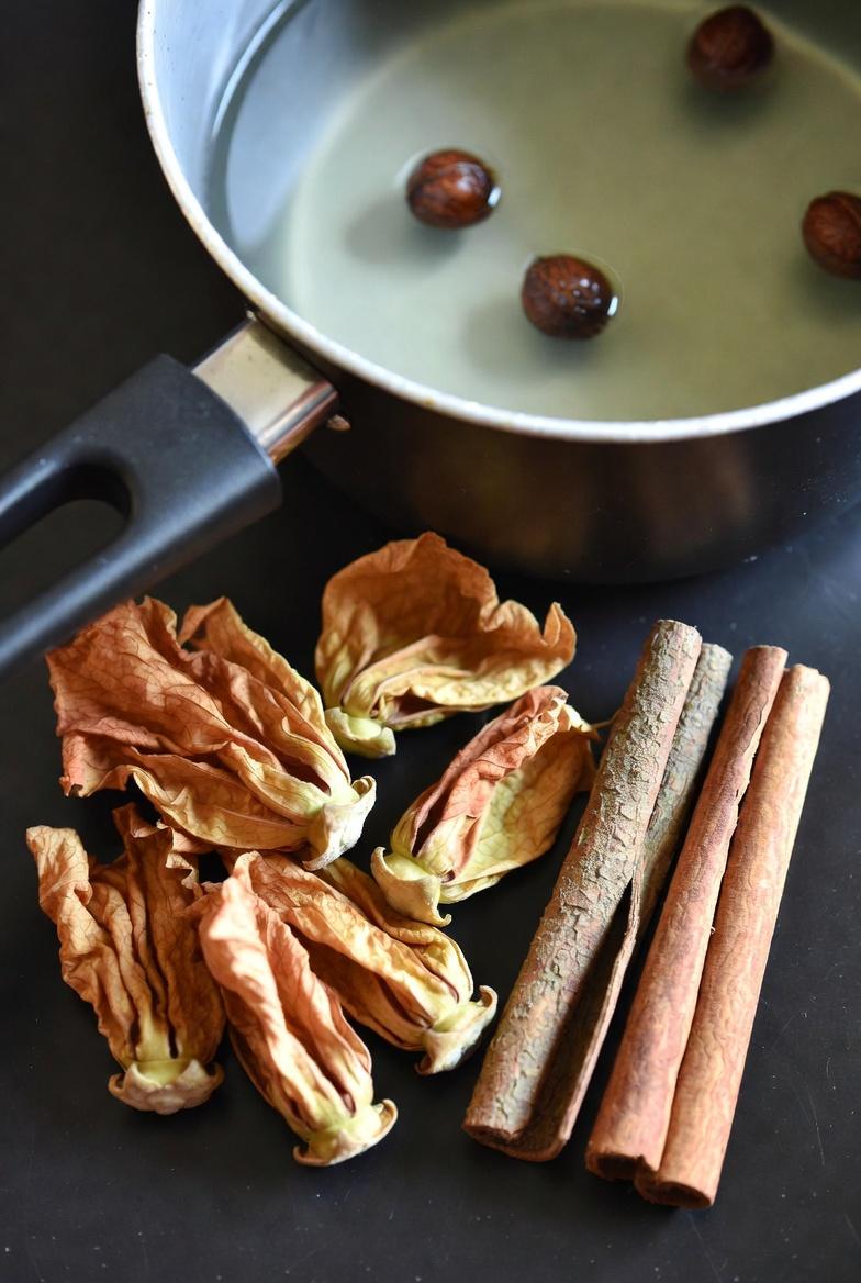 Discover the Surprising Health Insights of Hibiscus Tea with Cinnamon and Cloves