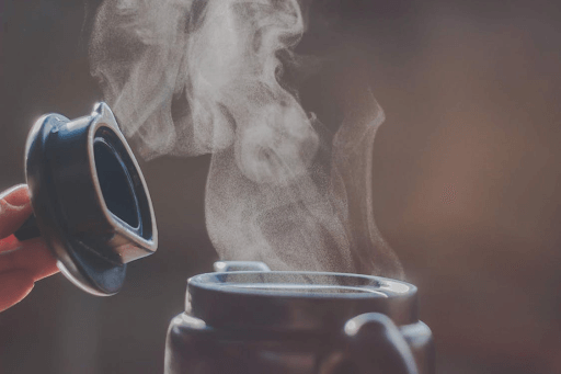 Cardióloga Advierte_ 3 Errores al Beber Agua Tibia por la Mañana Después de los 60